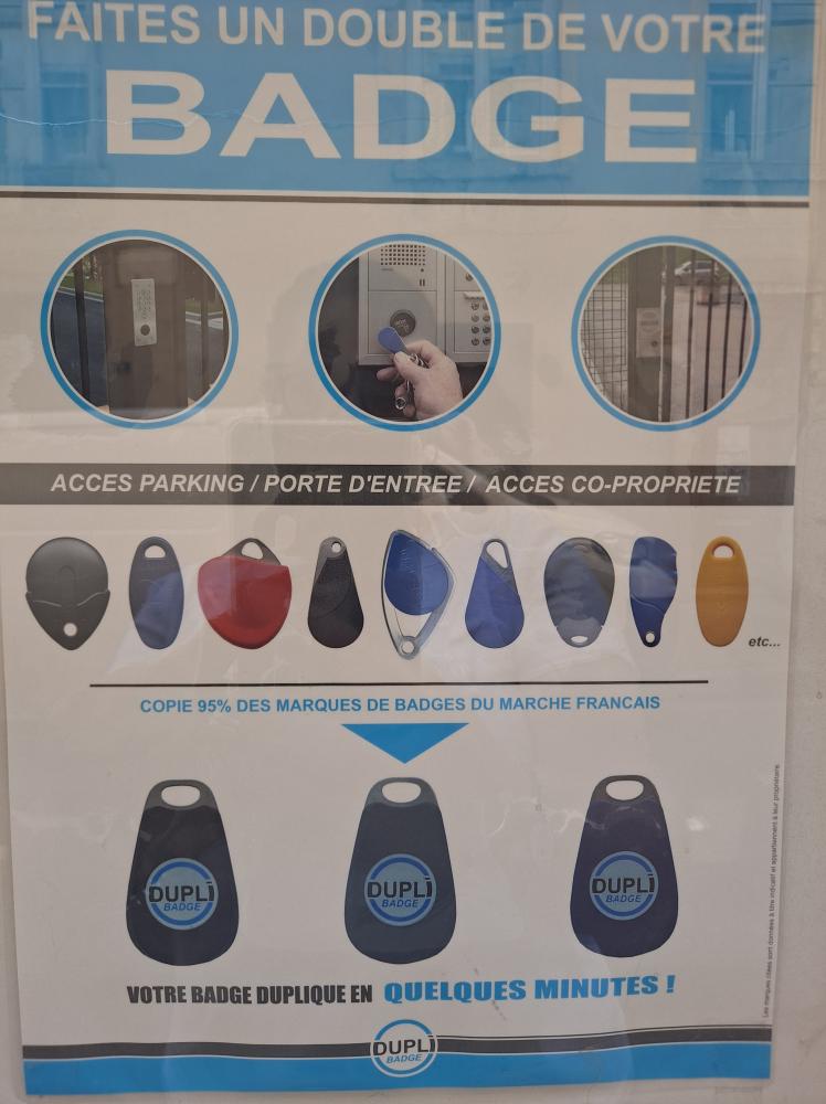 PHOTO BADGE